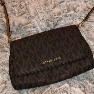 Michael kors cross body